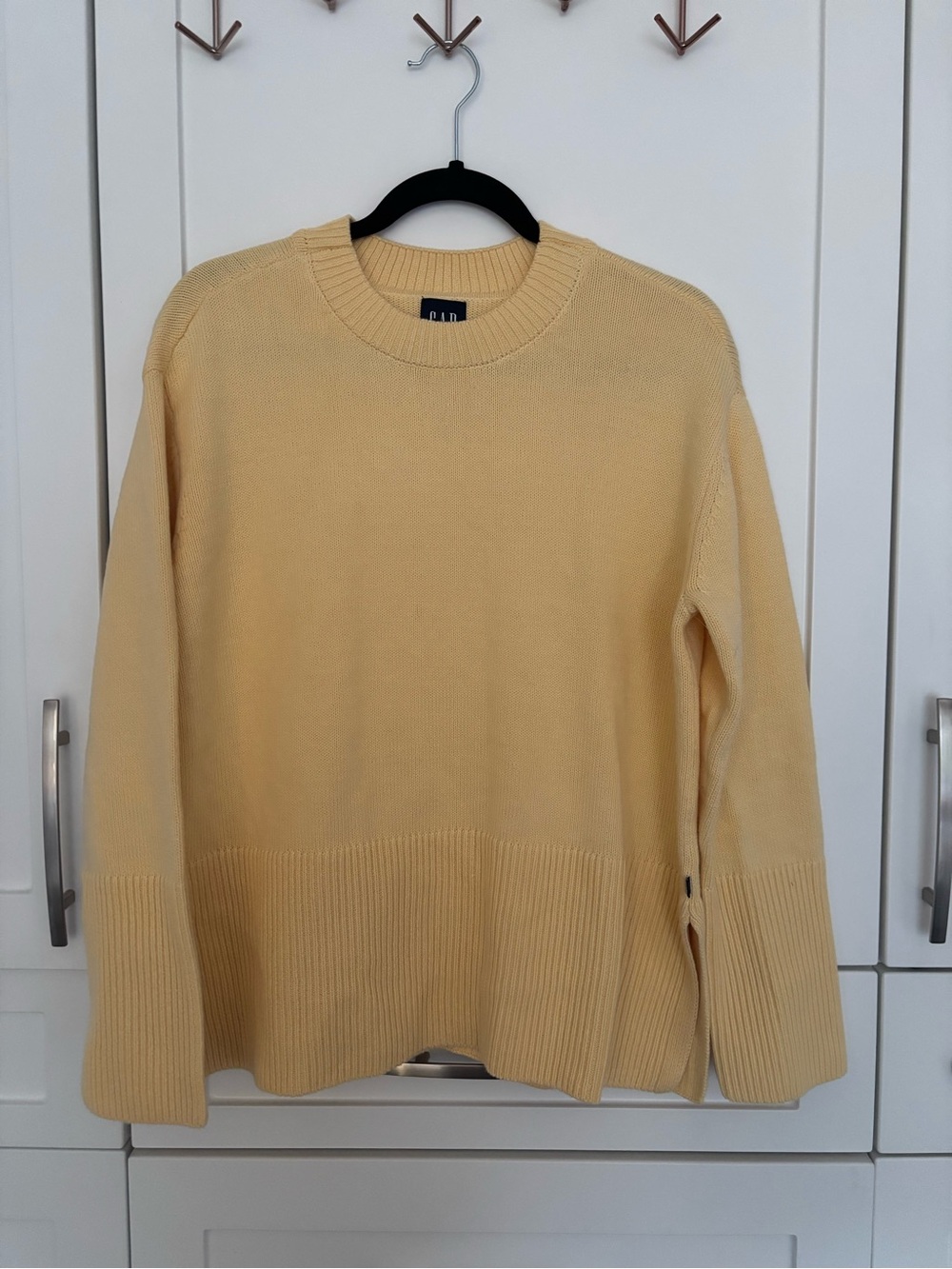 GAP Crewneck Sweater in Light Yellow. 100% cotton